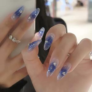 TEMU 24개 블루 그라데이션 글리터 & 알몬드형 중간 길이 광택 프레스온 네일 - 일본식 & 한국 스타일 아크릴 인조 손톱, 파티용, 결혼식, 일상 착용, 귀여운 네일, 특별한 날, 오래 지속되는 여성용, 네일 아트 애호가를 위한 쉬운 적용