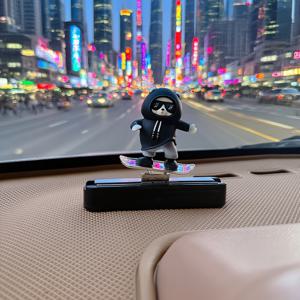 TEMU 귀여운 만화 스케이트보딩 곰 대시보드 장식 - PVC, 충전되지 않음, 눈썹과 파란색 후드티가 있는 생동감 있는 자동차 내부 액세서리, 콘솔 또는 모니터 디스플레이에 완벽합니다.