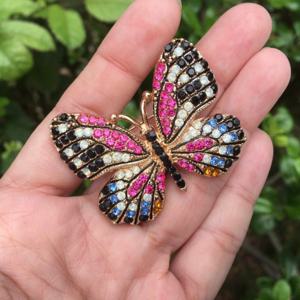 TEMU OESDPHS 바로크 럭셔리 나비 브로치 핀 - 블랙, 핑크, 블루, 골드 우아한 주얼리, 웨딩 파티 액세서리, 여성 및 남성용 기념일 선물 - 빈티지 플로럴 스타일 핀, 공식 행사 및 일상 또는 특별한 날을 위한, 섬세한 디테일링, 고품질 마감, 패션 애호가를 위한 피스, 여성 의류용 럭셔리 브로치