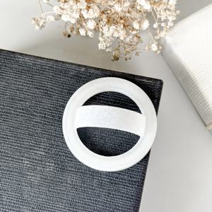 TEMU 반짝이는 자석 실리콘 링 그립 폰 홀더 소프트 핑거 쿠션 - 파스텔 컬러 (핑크, 블루, 그린, 퍼플, 화이트) - 안전한 폰 그립을 위한 인체공학적 디자인, 편안하고 스타일리시한 액세서리, 폰 그립, 폰 액세서리, 재미있는 디자인, 매끄러운 질감, 개인 맞춤형 손목 밴드, 팝스크로트, 폰 홀더, PH 그립