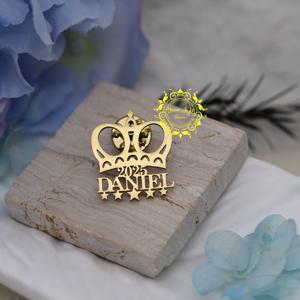 TEMU 우아한 맞춤형 크라운 & 스타 브로치, 개인화된 이름 스테인리스 스틸 주얼리, 정장·자켓·백팩용 내구성 패션 액세서리 - 파티, 선물 및 특별한 날에 이상적, 크리스마스 선물 추천