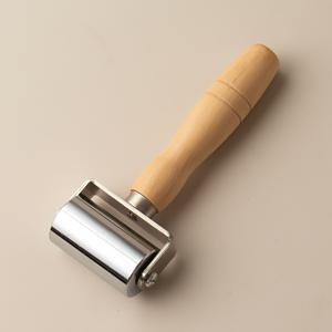 TEMU 1개 HOBBY워크 헤비듀티 가죽 프레스 엣지 롤러 - 전문가 및 초보자용 둥근 모서리, 크레이저, 스무더, 글루 라미네이션 도구 - 벨트, 지갑, 가방, 모자에 적합한 가죽, 직물, 종이용 - 퀼팅, 카드 만들기, 스크랩북을 위한 내구성 있는 공예 롤러, 가죽 작업 도구, 에르고노믹 핸들 디자인, 튼튼한 구조, DIY 취미