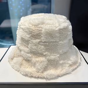 TEMU 여성을 위한 일본식 체크 물고기 장식 모자, 알파벳 디테일이 있는 양털 플리스 버킷 모자, 두꺼운 따뜻한 겨울 모자, 니트, 버클 클로저, 가벼운, 스트레치 핏, 손 세탁만 가능 - 가을/겨울 컬렉션