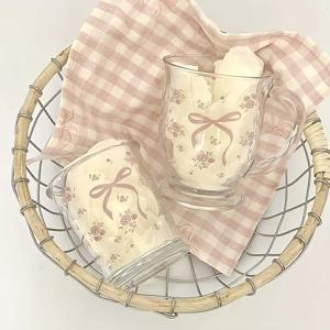 TEMU 재사용 가능한 유리 커피 머그컵 - 15.21oz 프렌치 스타일 장미 리본 패턴, 우유, 커피, 주스에 적합한 다용도 아침 컵. 손세척 전용; 재활용 소재로 제작, 크리스마스, 추수감사절, 발렌타인데이, 어머니날, 졸업 시즌에 이상적, 휴일 선물,공주 테마,우아한 디자인,내구성 있는 유리제품