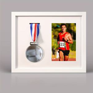 TEMU 클래식 나무 메달 장식대, 8X10인치 - 마라톤 및 학교 스포츠 성과를 선보이는 데 완벽하며, 벽걸이 또는 데스크탑 장식에 다용도로 사용 가능하며 전원 없이 사용할 수 있는 가로 직사각형 디자인 특징.