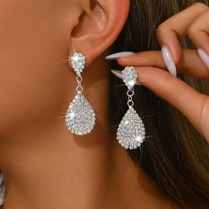 TEMU 황동과 라인스톤으로 장식된 패셔너블하고 고급스러운 신부 귀걸이. 결혼식 및 우아한 파티 액세서리에 완벽합니다.