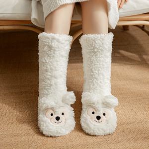 TEMU 여성용 플러시 슬리퍼 & 양말 1켤레 - 미끄럼 방지 두꺼운 밑창, 따뜻한 눈면, 곱슬곱슬 곰 얼굴 디자인의 포근한 겨울 신발, 부드러운 플러시 질감, 여성들을 위한 완벽한 크리스마스 선물, 겨울 신발 | 재미있는 디자인 | 플러시 질감, 겨울 슬리퍼, 발가락양말 여성, 수면양말