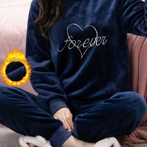 TEMU 가을/겨울용 여성용 기모 안감 파자마 세트, 긴소매 크루넥 캐주얼 상의 + 정교한 하트 레터 자수, 부드러운 밝은 색상, 플란넬 원단, 따뜻하고 포근한, 발렌타인데이 선물로 완벽, 스타일리시한 겨울 라운지웨어