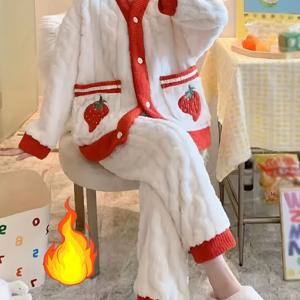 TEMU 2개 여성용 딸기 프린트 파자마 세트 - 우아한 V넥 겨울 수면복, 파자마 재킷 & 팬츠, 부드러운 코랄 플리스 폴리에스터, 화이트 & 레드 파이핑 트림, 포근한 파자마 (손세탁 가능) - 추운 날씨용 파자마