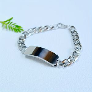 TEMU [맞춤 제작] 텍스트 맞춤 제작 스타일리시 곡선 디자인의 전구리 팔찌. 독특한 장식이 특징입니다. 맞춤 제작 텍스트는 3줄로 제한되며, 각 줄당 최대 10자까지 가능합니다. 선물 및 커플 선물로 완벽합니다. [팩키지]