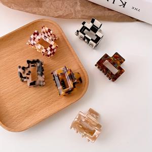 TEMU 여성을 위한 간단하고 우아한 디자인의 6개 세트의 작은 아세테 프린트 사각 헤어 클립, 머리 옆에 있는 머리카락과 함께 포니테일과 뱅즈를 위한