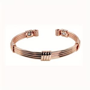 TEMU 1개 여성용 순동 팔찌 뱅글 - 조절 가능한 꼬임 인터로킹 루프 디자인, 또는 내추럴 구리 톤, 일상 & 특별한 날 주얼리, 크리스마스/발렌타인데이/어버이날 선물, 내구성 & 변색 방지, 사계절 착용, 쉬운 조절을 위한 클로저, 패셔너블하고 다재다능한 피스