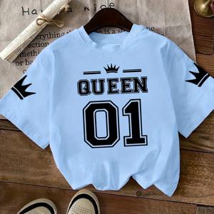TEMU 여성용 캐주얼 반팔 티셔츠 - 화려한 레드와 화이트 퀸 크라운 & 대담한 '01' 그래픽 프린트, 기하학 패턴, 봄/여름용 가벼운 세탁 가능한 여름 상의, 여성용 티셔츠, 청춘 스타일, 쉬운 관리, 트렌드 팔로워를 위한 프린티드 셔츠