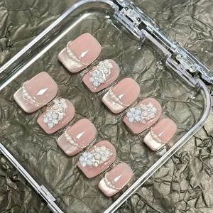 TEMU 10개입 핸드메이드 숏 스퀘어 프레스온 네일, 정교하게 제작, 스위트 스타일에 완벽, 핑크 펄 꽃 장식, 드림 스타일을 구현, 로맨스가 넘치며, 네일 파일, 스틱, 젤리 글루 포함.