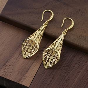 TEMU 고품질 5A 홀로우 조각 귀걸이, 라이트 럭셔리 패션 변색 없는 귀걸이, 라마단 생일 선물, 아내를 위한 발렌타인데이 선물, 파티 웨딩 선물, 소녀들의 일상 착용에 적합, 청소년용