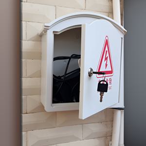 TEMU 옆으로 열리는 문과 잠금 디자인의 실외용 전기 조인트 박스. 전원 소켓 정리를 위해 적합하며, 플러그 및 소켓 보호 커버, 타이머, 멀티탭이 포함되어 있습니다. 캠핑장, 농장, 마당, 정원에 이상적입니다.