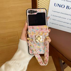 TEMU 컬러풀 직조 패턴 카드 홀더와 스트랩, 삼성 Z 플립 3/4/5/6/7에 적합한 접이식 폰 케이스, 신용카드를 완벽하게 보호하는 폰 케이스