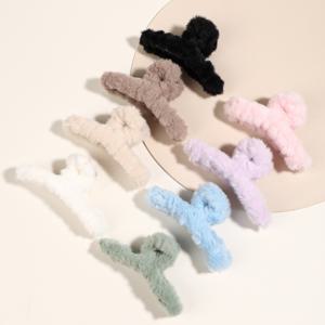 TEMU 여성을 위한 8개의 우아한 플러시 헤어 클립 - 부드러운 인조 모피 상어 클립, 발렌타인데이 헤어 액세서리, 번 및 캐주얼 헤어스타일에 적합, 귀여운 머리핀, 번 헤어스타일 지지, 스타일, 플리스 원단 클립.