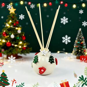 TEMU 크리스마스 향초 세트는 휴일 시즌에 완벽합니다! 향기 디퓨저는 작은 나무와 장갑과 같은 축제적인 요소가 특징이며, 거실, 욕실 또는 침실에 즐거운 추가 요소가 됩니다.