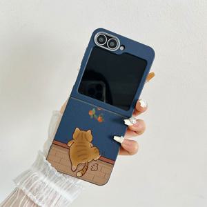 TEMU 폰 케이스: 벽을 넘어오는 오렌지 고양이 G107 개성 로얄 TPU 접이식 풀 커버리지 방탄 폰 케이스, 갤럭시 Z 플립 7, 갤럭시 Z 플립 6, 갤럭시 Z 플립 5, 갤럭시 Z 플립 4/3 5G용, TPU 폰 케이스, 갤럭시 Z 플립 7SE/FE 풀 커버리지 방탄 슬림하고 가벼운 폰 케이스