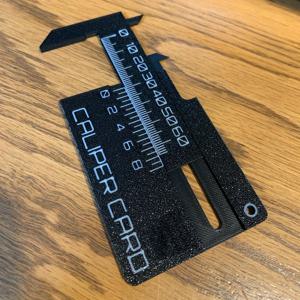 TEMU 가벼운 스크래치 방지 PLA 소재로 제작된 가정용 고정밀 휴대용 캘리퍼스. 지갑에 넣어 휴대하기 쉽고, 최대 8cm까지의 작은 물건을 측정할 수 있습니다. 이 가벼운 캘리퍼스는 세련된 측정 도구입니다.