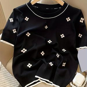 TEMU 여성용 플러스 사이즈 캐주얼 반팔 탑 - 편안한 핏 라운드 넥 대비 색상 자수, 가벼운 통기성 사계절용 블라우스, 일상복, 심플 디자인, 내구성 있는 구조, 패션 애호가