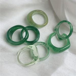 TEMU 골드 리프가 박힌 빈티지 아크릴 레진 반지 7개 세트, 독특한 모양 디자인, 여성용으로 쌓아서 착용 가능, 엄마, 선생님을 위한 패셔너블하고 우아한 분위기, 연인을 위한 선물