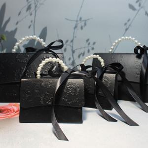 TEMU 블랙 앤 화이트 옵션의 우아한 엠보싱 선물 상자 10개 세트입니다. 새틴 리본과 진주 손잡이가 특징이며, 다양한 사이즈로 제공되어 모든 행사에 적합합니다.
