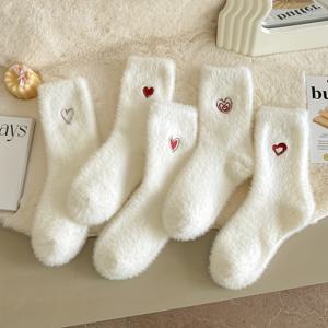 TEMU 5 켤레 하트 패턴 플러시 양말, 두껍게 보온하는 미드 튜브 양말 10대 소녀용, 폴리에스테르 및 스판덱스 소재, 손세탁 또는 전문 드라이클리닝, 가을/겨울 시즌