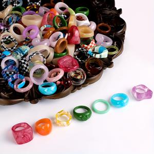 TEMU 여성을 위한 50개 세트 Y2K 생생한 청크리 제스신 아크릴 반지