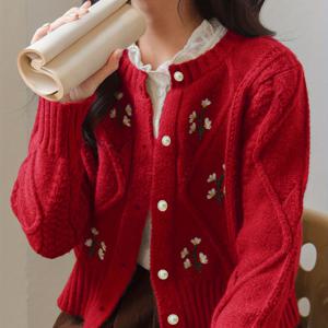 TEMU 여성용 부드럽고 포근한 루즈핏 숏 가디건 스웨터 - 레드 자수 꽃무늬, 라운드 넥, 세탁기 사용 가능, 가을 겨울 레이어링용 중간 신축성, 귀여운 스타일, 젊은 패션, 편안한 착용감
