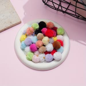 TEMU 30개 푹신한 폼폼 매력 세트, 폴리에스테르 인조 토끼 모피 볼 펜던트 DIY 귀걸이, 팔찌, 주얼리 액세서리, 할로윈 및 크리스마스 선물에 이상적