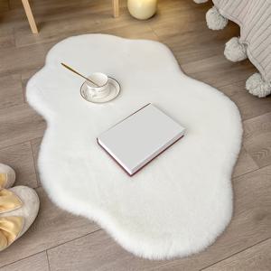 TEMU 1개, 화이트 인조 토끼 플러시 매트, 침실 베드사이드 매트, 거실 미러 에어리어 매트, 코트 옷장 베이 윈도우 매트. 소파 옆, 침대 옆 등 다양한 장소에 적합