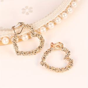 TEMU 1쌍 빈티지 스타일 아연 합금 하트 모양 클립 온 귀걸이, 골든톤 가시 디자인, 여성용 비피어싱 패션 액세서리, 일상 및 파티 행사에 완벽, 데이 선물, 기발한 귀걸이