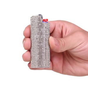TEMU 반짝이는 다이아몬드가 장식된 메탈 라이터 케이스 - 튼튼한 아연 합금 구조, 스냅 잠금, BIC J6 라이터 호환, 일상 및 특별한 날에 적합, 스타일리시하고 내구성 우수, 라이터 홀더