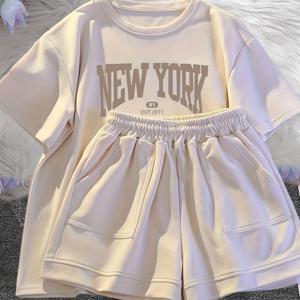 TEMU 여아용 슈트 2세트, 중형 및 대형 청소년 여름 옷 신상 반팔 티셔츠와 한국어 버전 캐주얼 쇼츠 두 세트, 야외 활동에 완벽