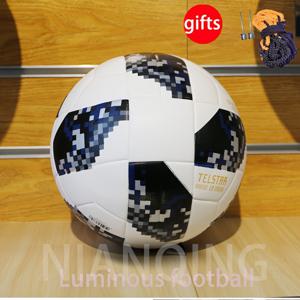 TEMU 클래식 No. 5 심리스 열접착 축구공은 고품질 인조 가죽으로 제작되었으며, 뛰어난 탄성, 쉬운 킥, 미끄럼 방지 및 내마모성 기능을 제공하며, 프로 성인 훈련 및 경기에 적합합니다. 공 바늘과