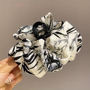 TEMU 1개 대형 미끄럼 방지 상어 그립 헤어 클로 클립 - 우아한 러플 리본 디자인과 흑백 꽃무늬 패턴, 두꺼운 머리카락에 안전하게 고정, 어머니의 날 선물, 일상 및 공식적인 헤어 스타일 액세서리, 중국풍 디자인 | 고품질 장인 정신, 상어 액세서리