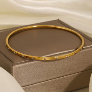 TEMU 심플한 초박형 팔찌, 합성 지르코늄​ 장식, 십대 및 청소년에게 적합하며 일상 및 휴가 착용에 적합합니다. 이 다용도 스테인리스 스틸 팔찌는 생일, 발렌타인데이 선물로 좋습니다.