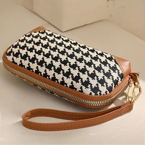 TEMU 2025 신제품 한국 스타일 경량 나일론 클러치 백 - 하운드투스 프린트 & 단색 옵션, 대용량 지퍼 잠금장치, 여성용 내구성 손잡이, 캐주얼 및 정식 행사용 (라이트 브라운/블랙), 다목적 이벤트 액세서리, 모던 하운드투스 디자인, 튼튼한 핸들 디자인