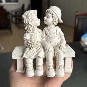 TEMU 1pc 레진 소년과 소녀 커플 스탠스, 완벽한 데이 선물, 미니어처 장식적인 인형, 야외 정원 장식, 레진 공예, 정원 장식, 커플을 위한 키스 장식