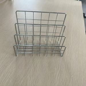 TEMU 1개 모던 실버 컬러 북쉘프 스토리지 - 1개의 세련된 금속 선반과 수납 바구니 포함, 현대적인 잡지 및 신문 정리함, 홈 오피스 장식용 노르딕 스타일 철제 삼단 책장, 데스크 및 서랍 보관함