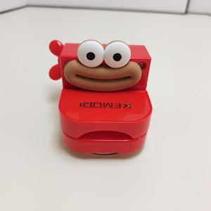 TEMU 벽걸이형 자동 치약 디스펜서 (플라스틱 재질), 편리함을 위해 디자인되었으며 가정용으로 적합합니다.