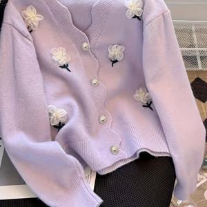 TEMU 여성용 라벤더 V넥 자수 3D 플로럴 가디건 - 진주 버튼이 있는 우아한 봄/가을 스웨터, 중간 신축성 & 세탁기 사용 가능, 캐주얼부터 포멀까지 다재다능한 여성 스타일, 내구성 좋은 디자인, 오피스 웨어 및 가을 코디
