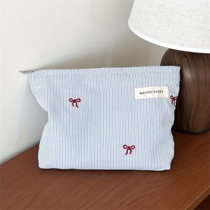 TEMU 여성용 우아한 연청색 & 흰색 체크무늬 리본 장식 지퍼백 - 부드러운 블루 메이크업 파우치, 라벨 친화적 포켓, 립스틱, 브러시, 생리대 및 화장품을 위한 내구성 있는 여행 정리함|립스틱