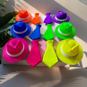 TEMU 생일 파티, 결혼식, 공연 및 포토부스 소품에 완벽한 플라스틱 파티 모자 6개와 플라스틱 끈 6개 세트