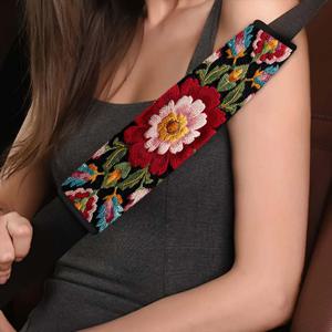 TEMU 1개 플로럴 자동차 안전벨트 커버 - 레드/화이트/핑크/블루/그린/옐로우/블랙 꽃무늬, 세탁 가능한 폴리에스터 웨빙 (7.8x11.8인치) - 차량, 트럭, SUV, 백팩, 여행가방용 - 크리스마스, 졸업식, 생일 선물 아이디어 - 스타일리시한 카 액세서리, 백팩 장식, 튼튼한 안전벨트 커버