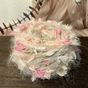 TEMU 핑크 그린 스몰 로즈 실/유럽 로맨스 스위트 핸드 믹스드 실/오리지널 핸드메이드 크로셰 플리스 볼/노벨티 멀티컬러 실/매력적인 하이라이트와 독특한 우아함을 가진 아티스틱 플레어 실 세트, 직조 애호가를 위한 인기 선택. 가을과 겨울 DIY 직조용으로 적합