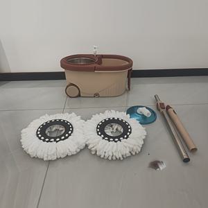 TEMU 카키색 바퀴 달린 손쉬운 물걸레통 세트, 회전 건조 기능 및 핸드워싱 불필요, 인체공학적 디자인의 스틸 바스켓 핸들 포함, 2개 교체용 머프 헤드로 구성된 가정용 거실용 물걸레통