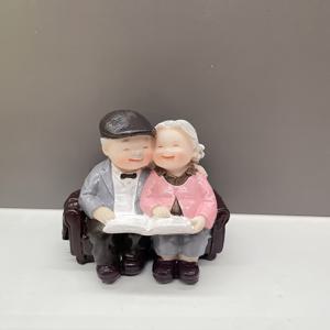 TEMU 골든 웨딩 기념일 선물 - 우아한 어른 커플 피규어와 책, 홈/오피스/웨딩용 레진 탁상 장식품, 발렌타인데이/아버지의 날/어머니의 날 - 전기 불필요, 커플, 부모님, 조부모를 위한 로맨틱 기념일 또는 생일 선물, 감성적인 추억, 예술적 조각, 섬세한 공예 기술, 장식용 아이템, 감성 구매자